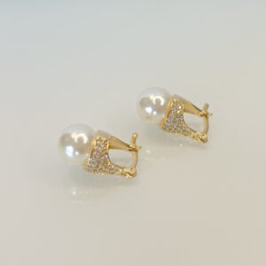 Brinco Lady Di Folheado a ouro 18k com pérola e detalhes em Micro cravação de Zircônias - Image 1