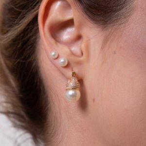 Brinco Lady Di Folheado a ouro 18k com pérola e detalhes em Micro cravação de Zircônias - Image 4