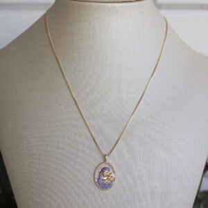 Gargantilha Nossa Senhora com Menino Jesus Material: Folheado a ouro 18k - Image 2