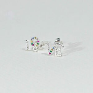 Brinco Love em Prata com pequenos detalhes em micro cravação de zircônias - Image 1