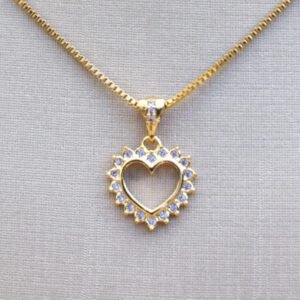 Gargantilha Coração Vazado Folheado a ouro 18k com detalhes em Micro cravação de Zircônias - Image 1