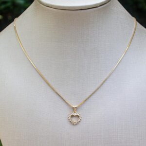 Gargantilha Coração Vazado Folheado a ouro 18k com detalhes em Micro cravação de Zircônias - Image 2