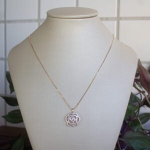 Gargantilha Flor Folheada a ouro 18k cravejada em zircônias - Image 2