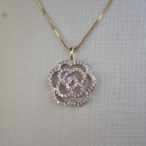 Gargantilha Flor Folheada a ouro 18k cravejada em zircônias - Image 7