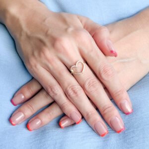 Anel Coração Vazado folheado a ouro 18k Cravejado de Micro Zircônias - Image 4
