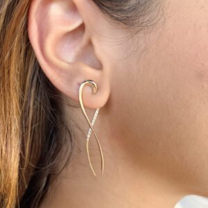 Brinco Geométric folheado a ouro 18k com detalhes em micro cravação de zircônias - Image 1
