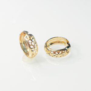 Brinco Argola Folheado a ouro 18k com detalhe vazado - Image 1