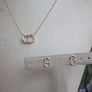 Brinco Cadeado Folheado a ouro 18k com detalhes em Micro cravação de zircônias - Image 1