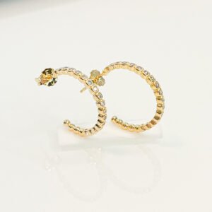 Brinco Meia Argola Folheada a ouro 18k cravação de zircônias - Image 1