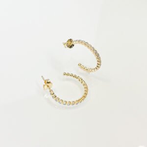 Brinco Meia Argola Folheada a ouro 18k cravação de zircônias - Image 2