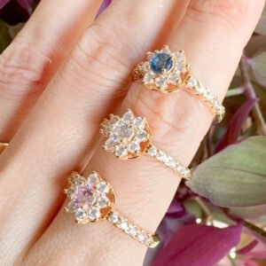 Anel Glamour Folheado a Ouro 18k Cravejado de Zircônias - Image 1
