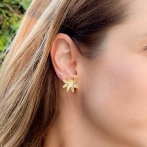 Brinco Flor Folheado a ouro 18k - Image 3