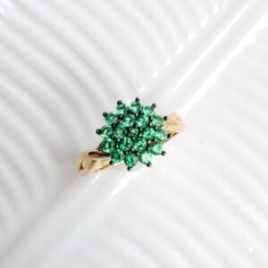 Anel Chuveiro Folheado a Ouro 18k Cravejado de Zircônias Verdes - Image 2