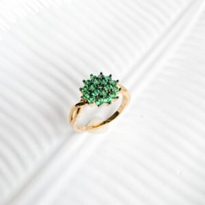 Anel Chuveiro Folheado a Ouro 18k Cravejado de Zircônias Verdes - Image 3