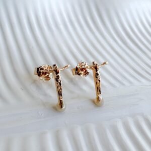 Brinco Crucifixo com Jesus Folheado a Ouro 18k - Image 1