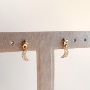 Brinco Estrela e Lua com zircônias Folheado a ouro 18k - Image 1